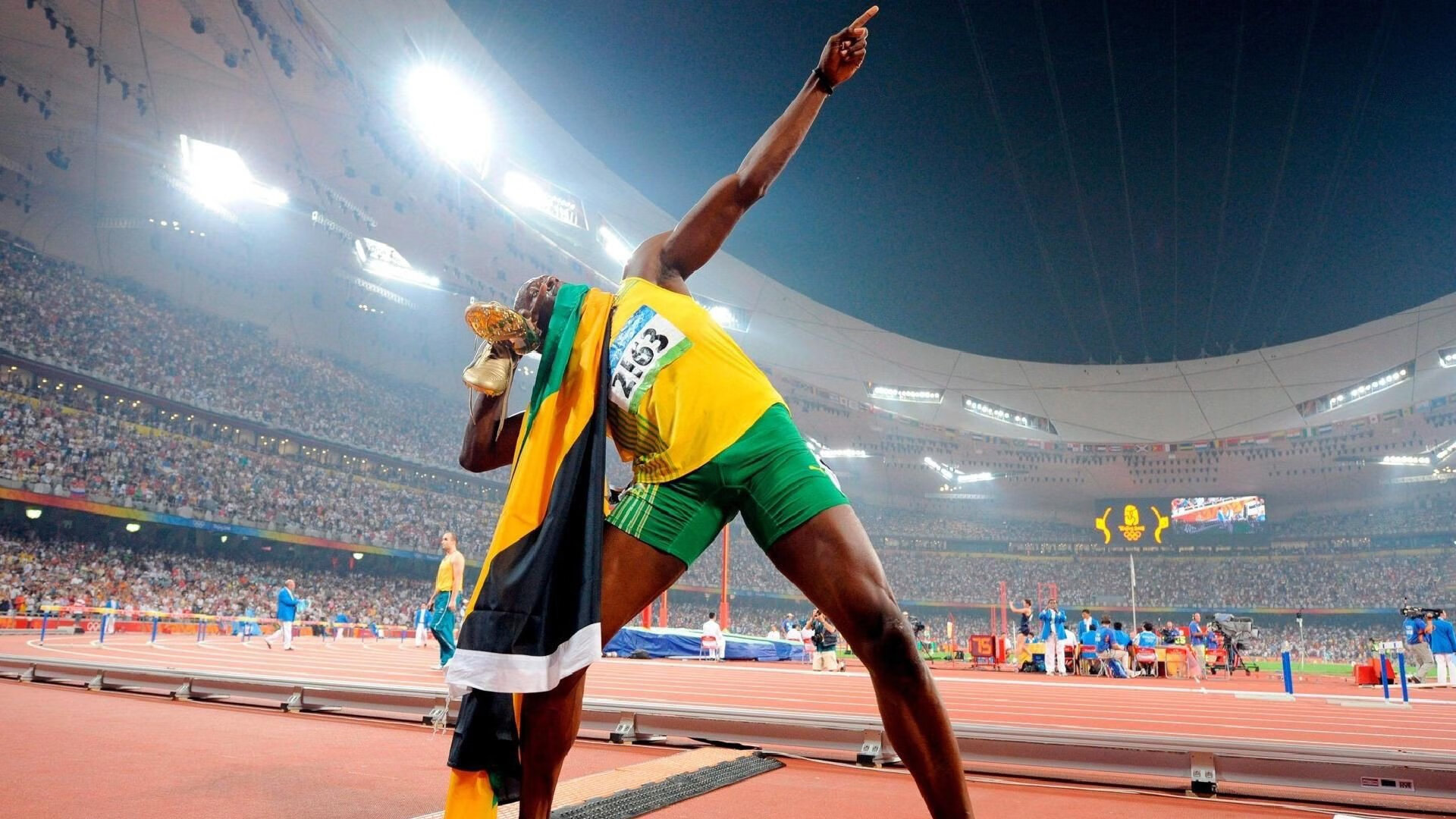 神奇进球现身亚洲球场,球迷热议无法停止,足球神奇进球