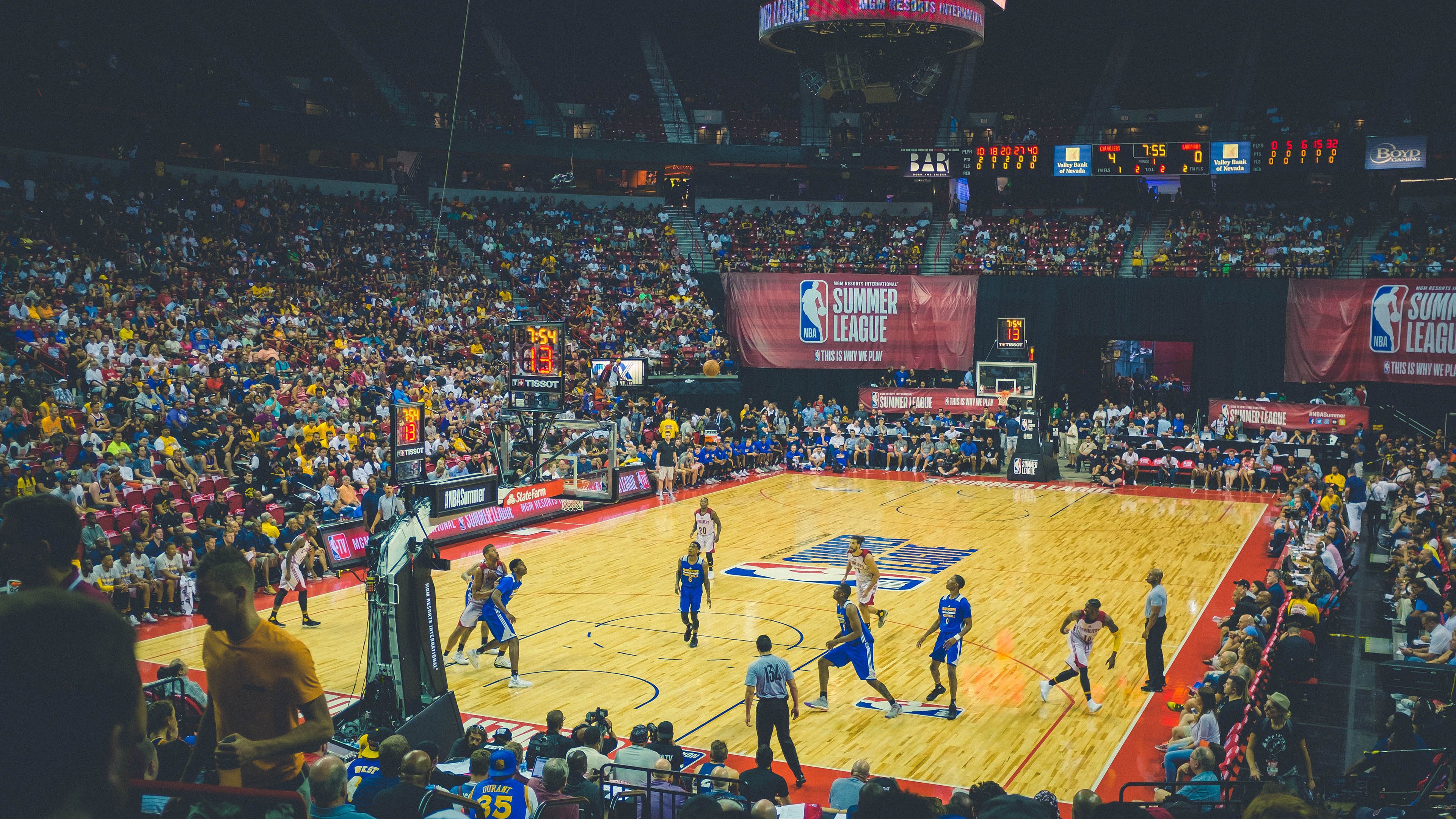 门兴格拉德巴赫球迷热情高涨，门兴格拉德巴赫球队